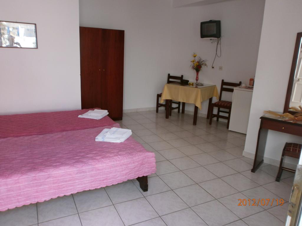 Aparthotel Mimoza Adamantas  Zimmer foto
